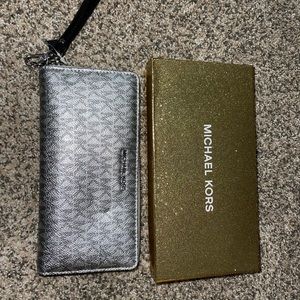 Michael Kors Wrislet wallet.